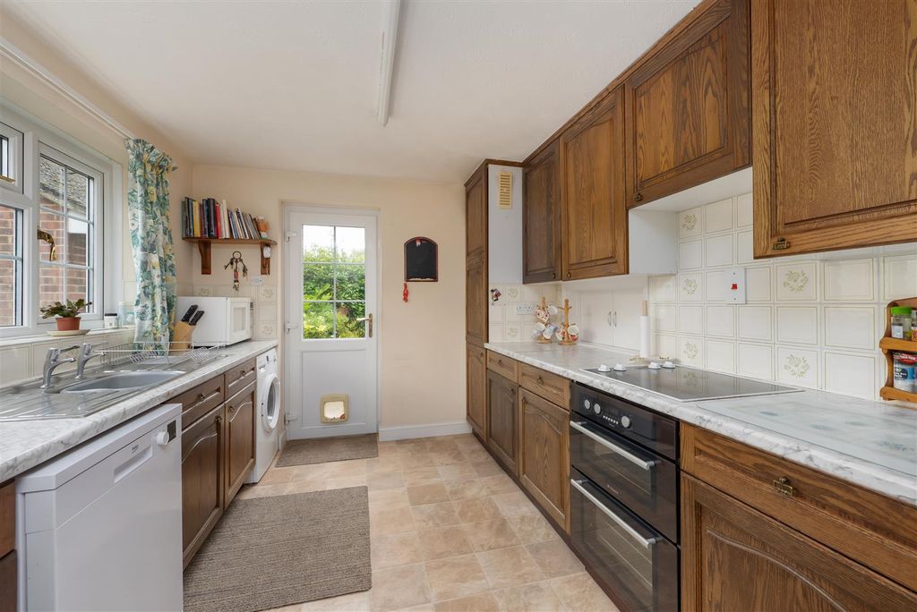 Property photo 3 of 20 Jubilee Road, Littlebourne, Canterbury