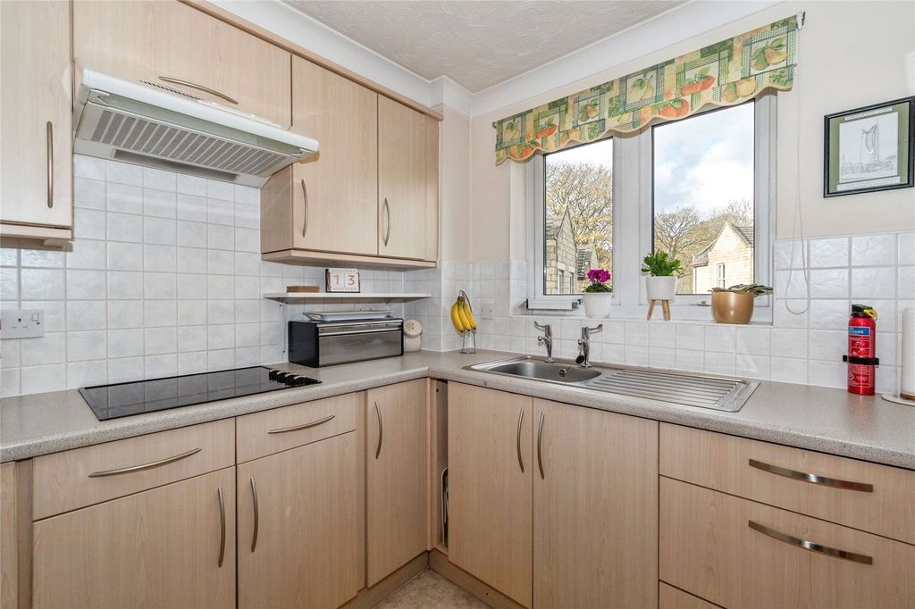 Property photo 3 of 17 Kitchen