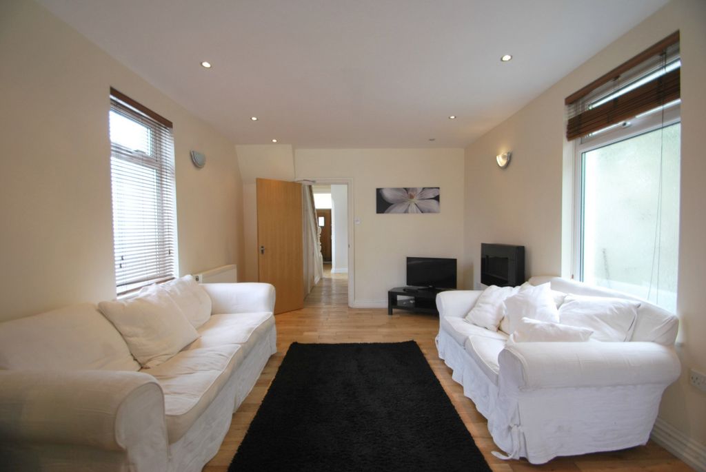 Property photo 2 of 19 Photo 2