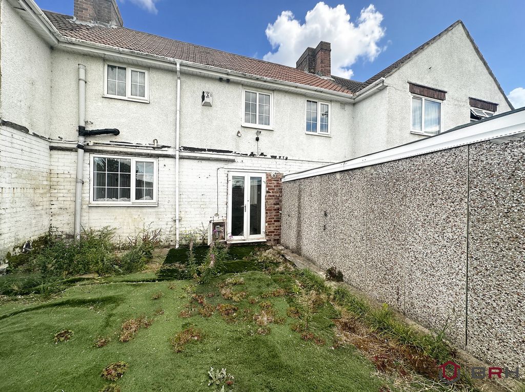Property photo 3 of 32