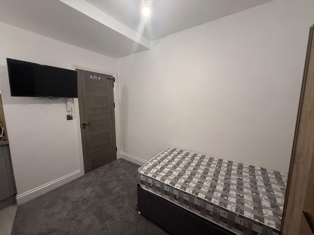 Property photo 3 of 7 Tempimage84Jwnc.Jpg