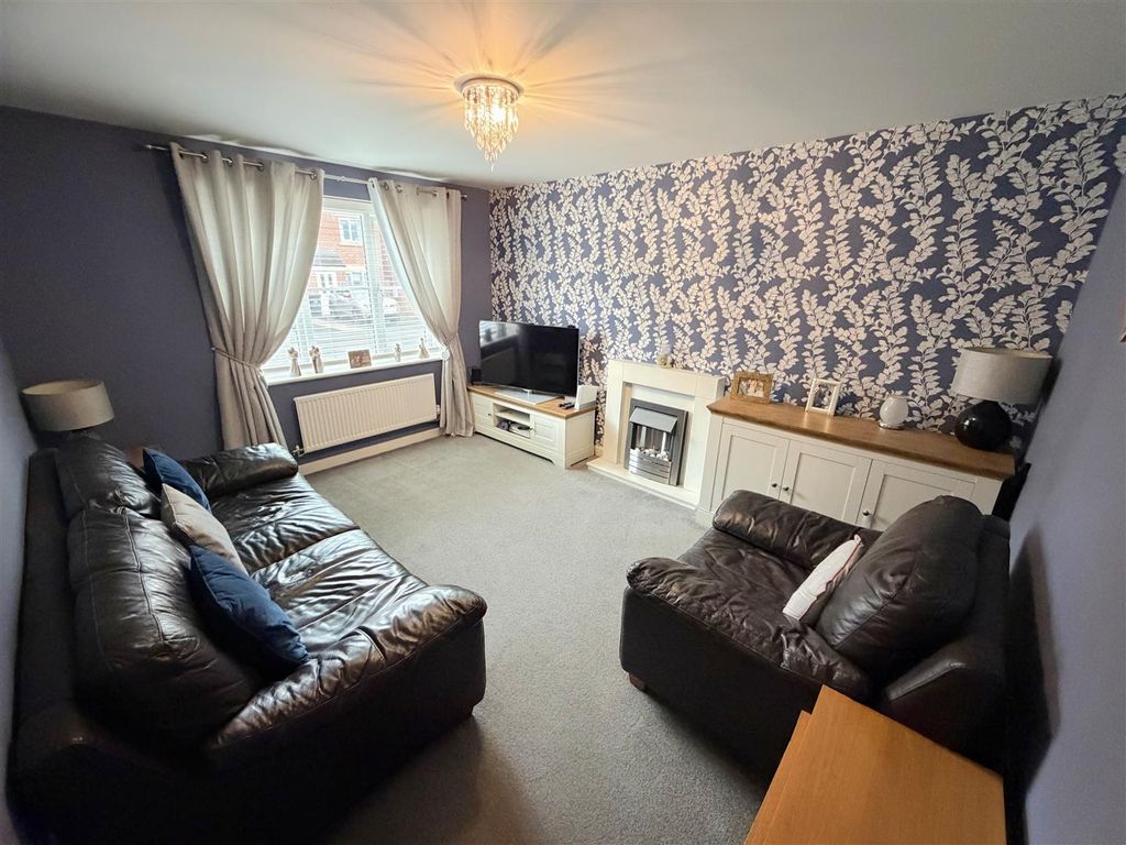 Property photo 3 of 36 Lounge