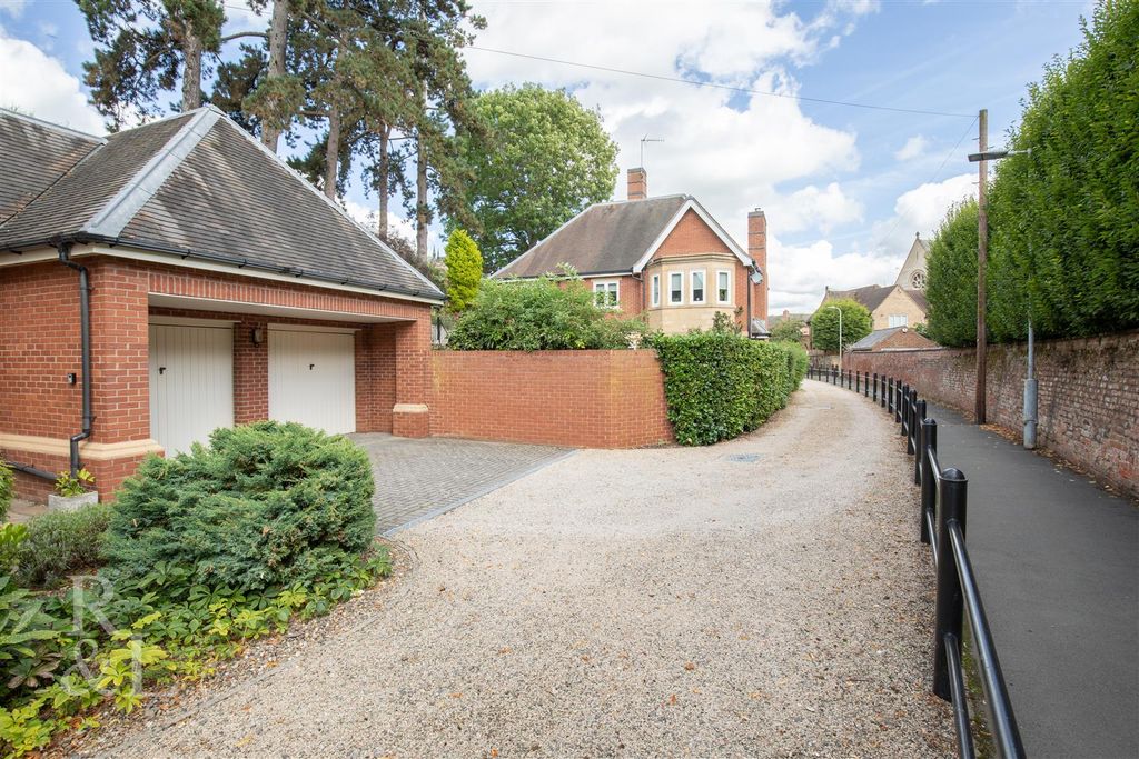 Property photo 1 of 43 1 Churchside Walk (32).Jpg
