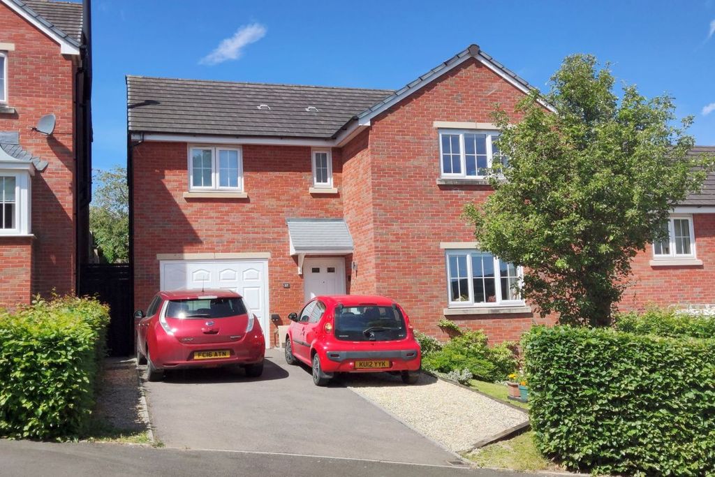 4 bed detached house for saleMametz Grove, Gilwern, Abergavenny NP7