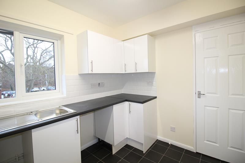 Property photo 2 of 10 Kitchen (3)