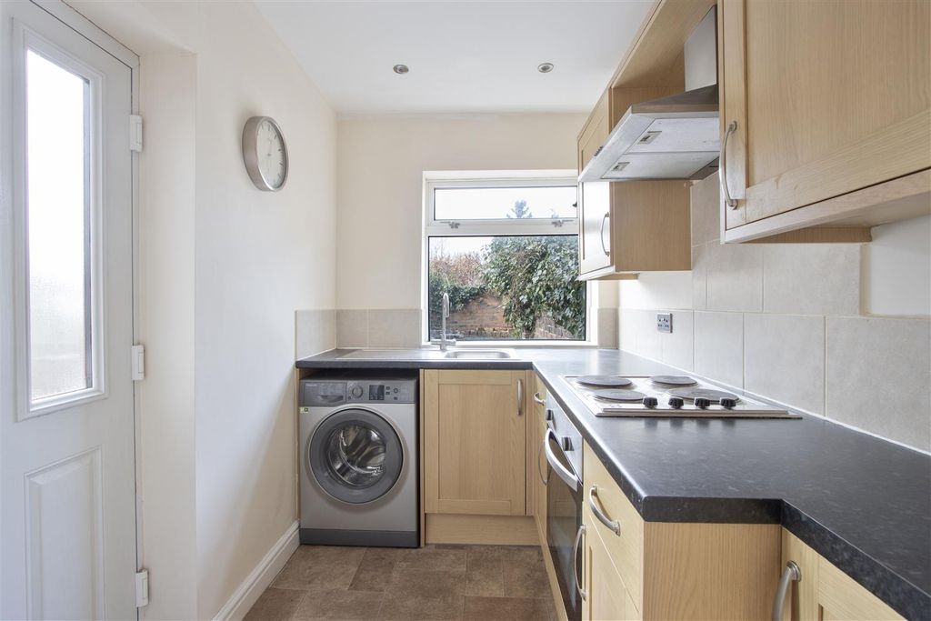 Property photo 2 of 11 Kitchen