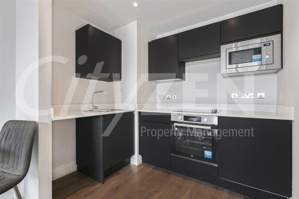 Property photo 2 of 11 Kitchen