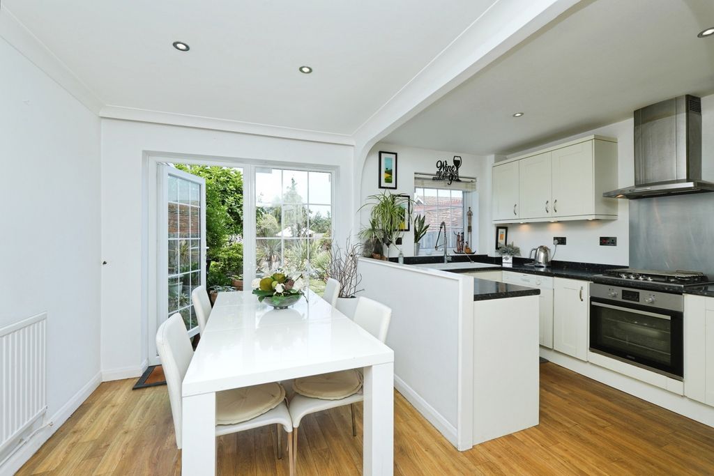 Property photo 3 of 20 Pbox-Img.Jpg