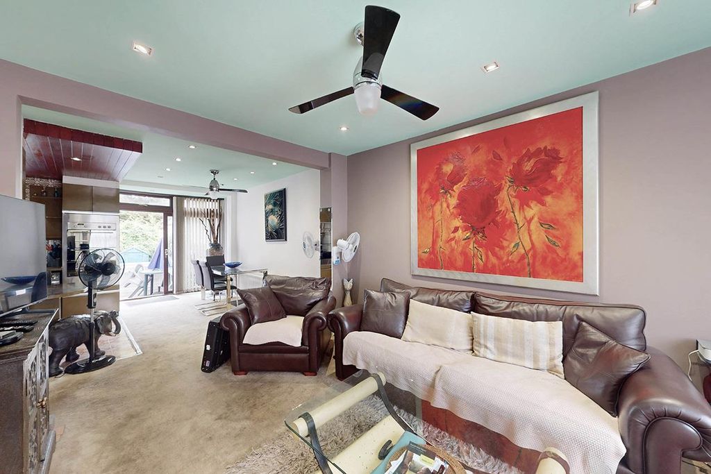 Property photo 3 of 19 W03.Jpg