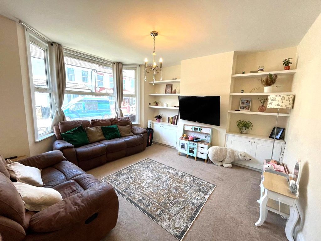 Property photo 2 of 15 Front Room