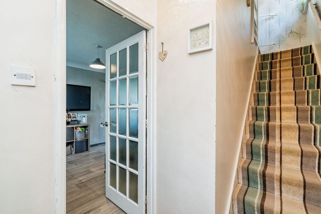 Property photo 2 of 13 Entrance Hall