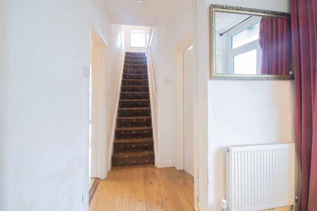 Property photo 2 of 22