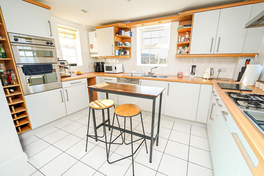 Property photo 2 of 21