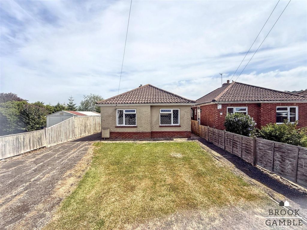 Property photo 1 of 14 01323 438506