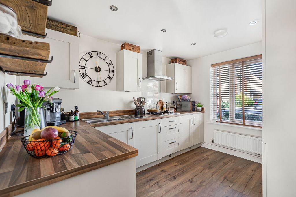 Property photo 3 of 32 2974671