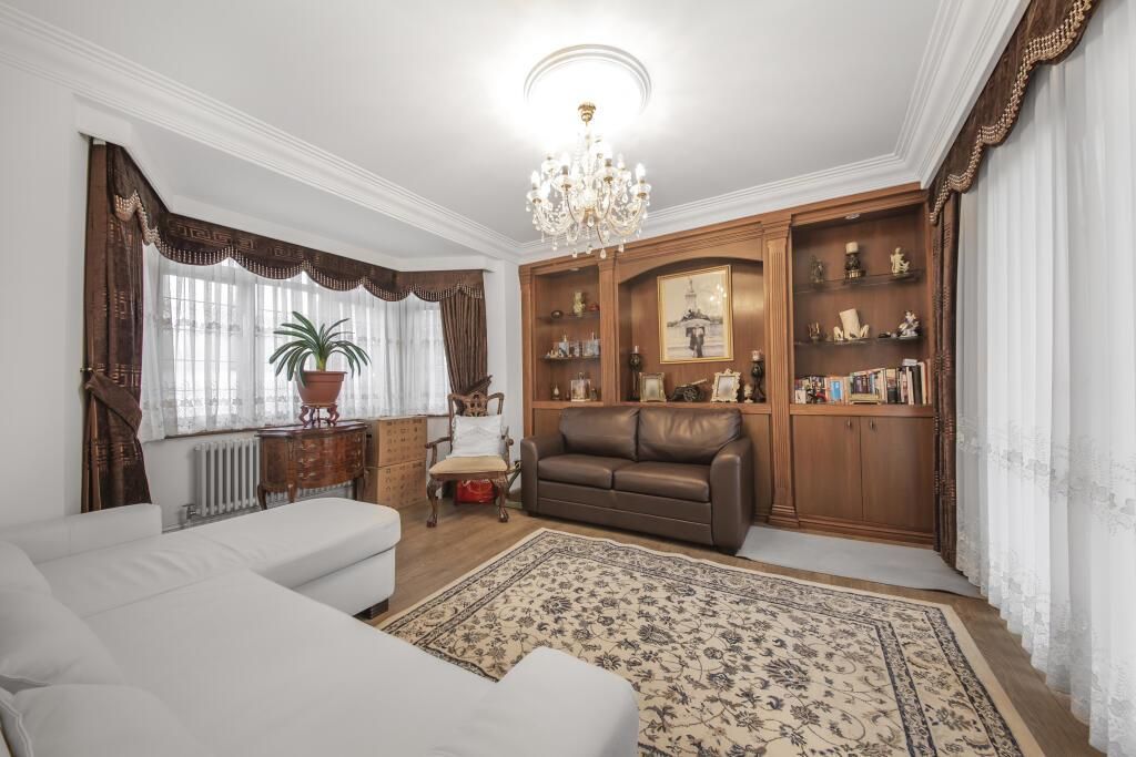 Property photo 2 of 14