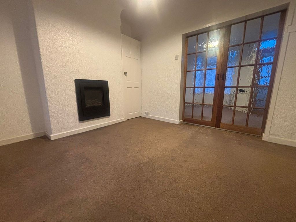 Property photo 3 of 7 Living Room