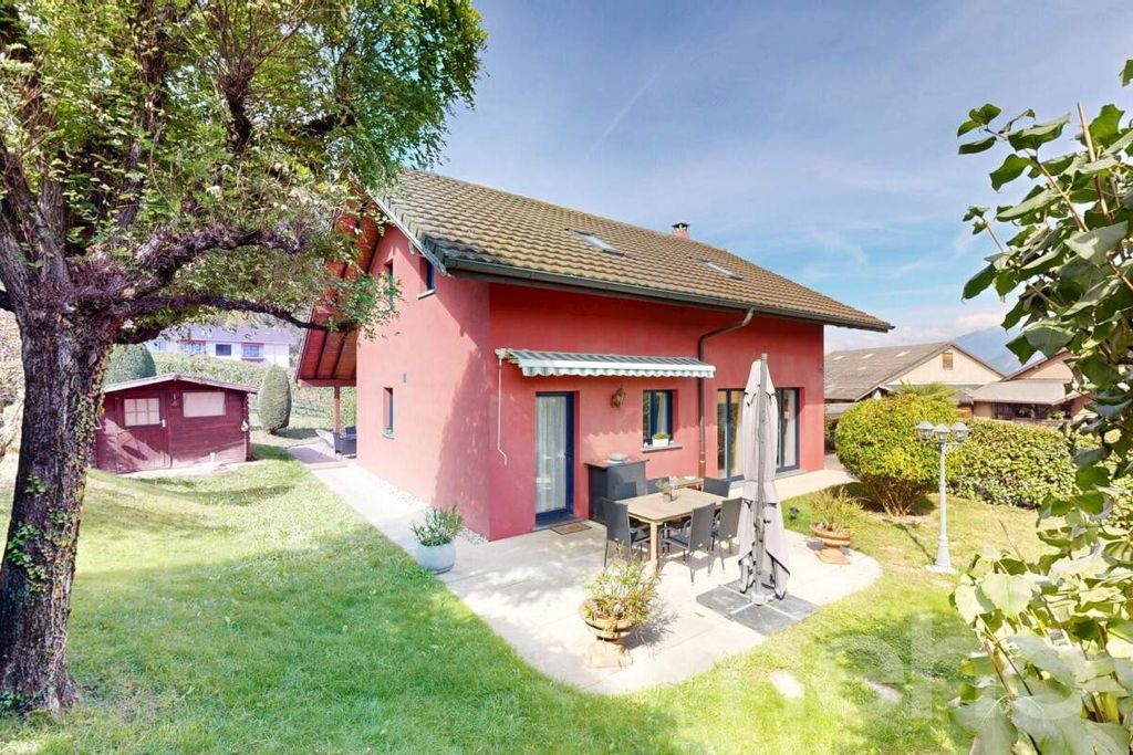 Property photo 3 of 12