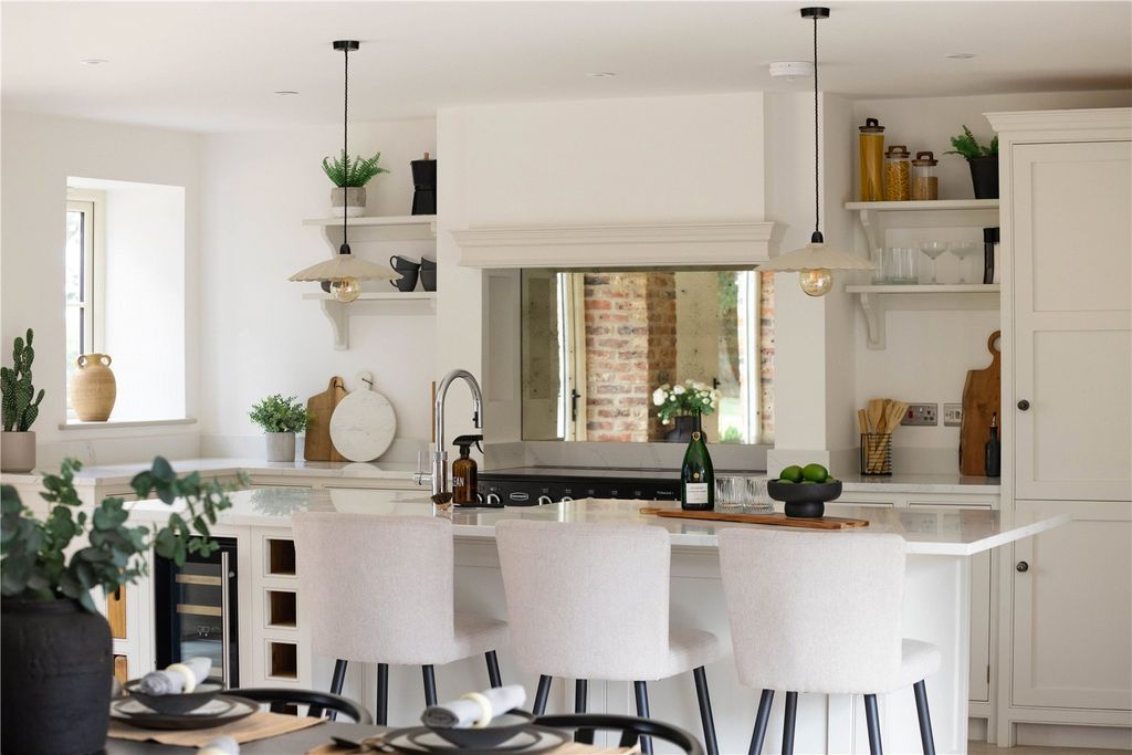 Property photo 3 of 24 Burbank Barn