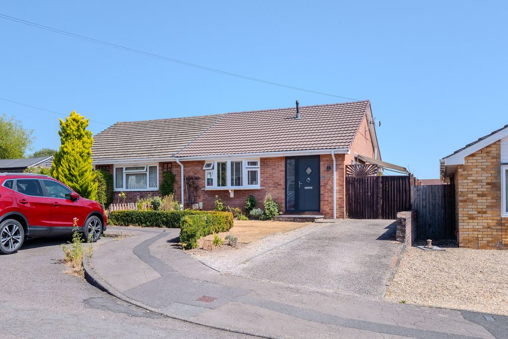 Property photo 1 of 32