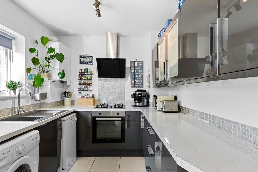 Property photo 3 of 21