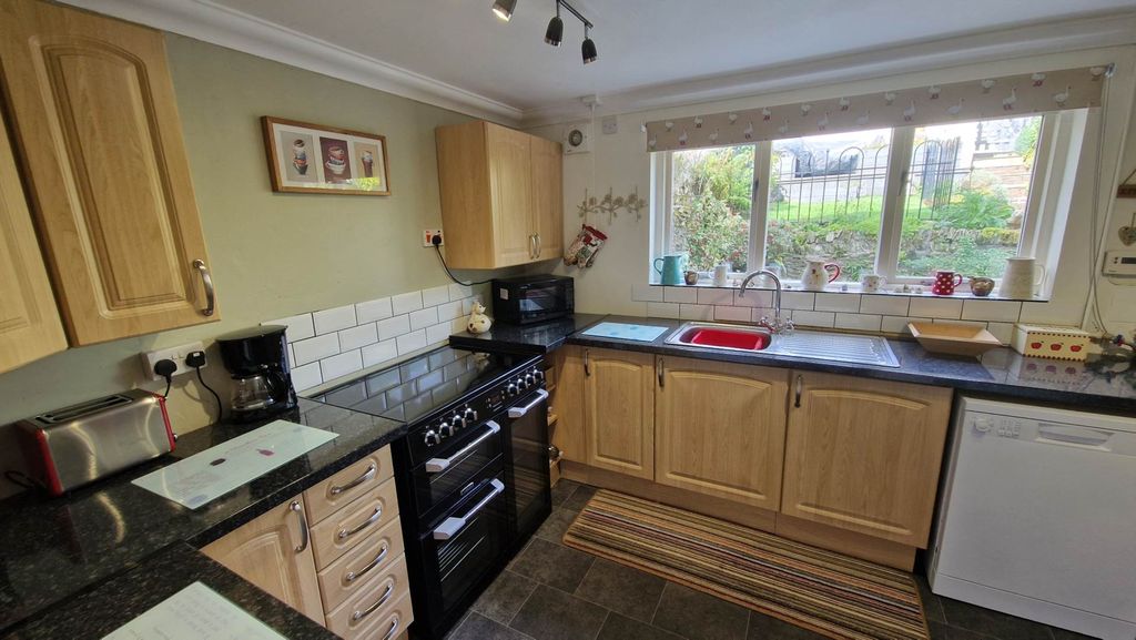 Property photo 2 of 22