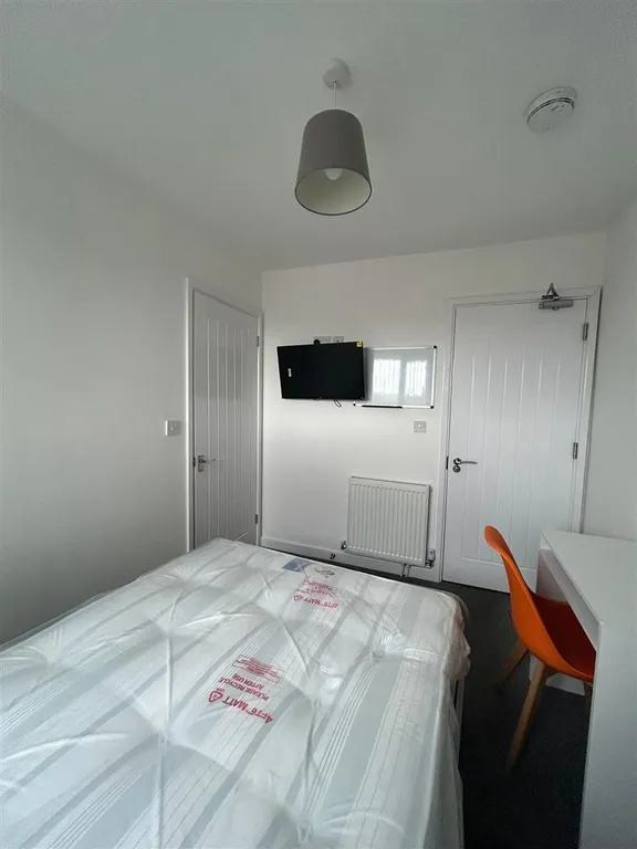 Apartment in Coventry, Ball Hill - More
