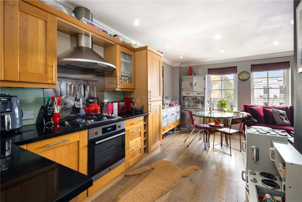 Property photo 2 of 8 Kitchen
