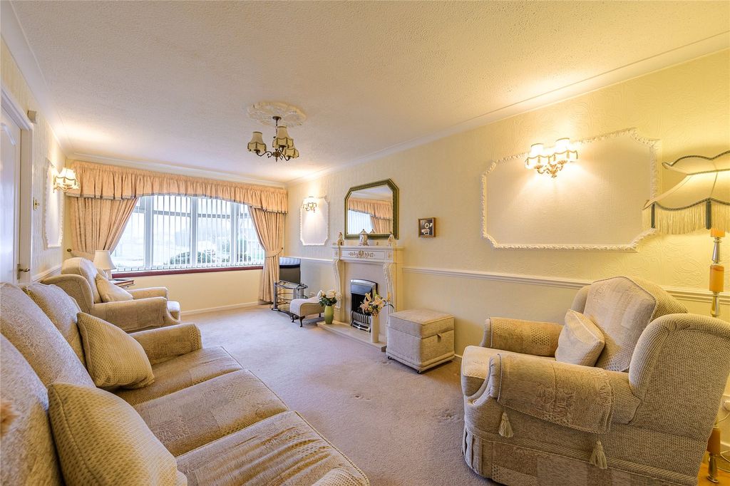 Property photo 2 of 25 Picture No. 11