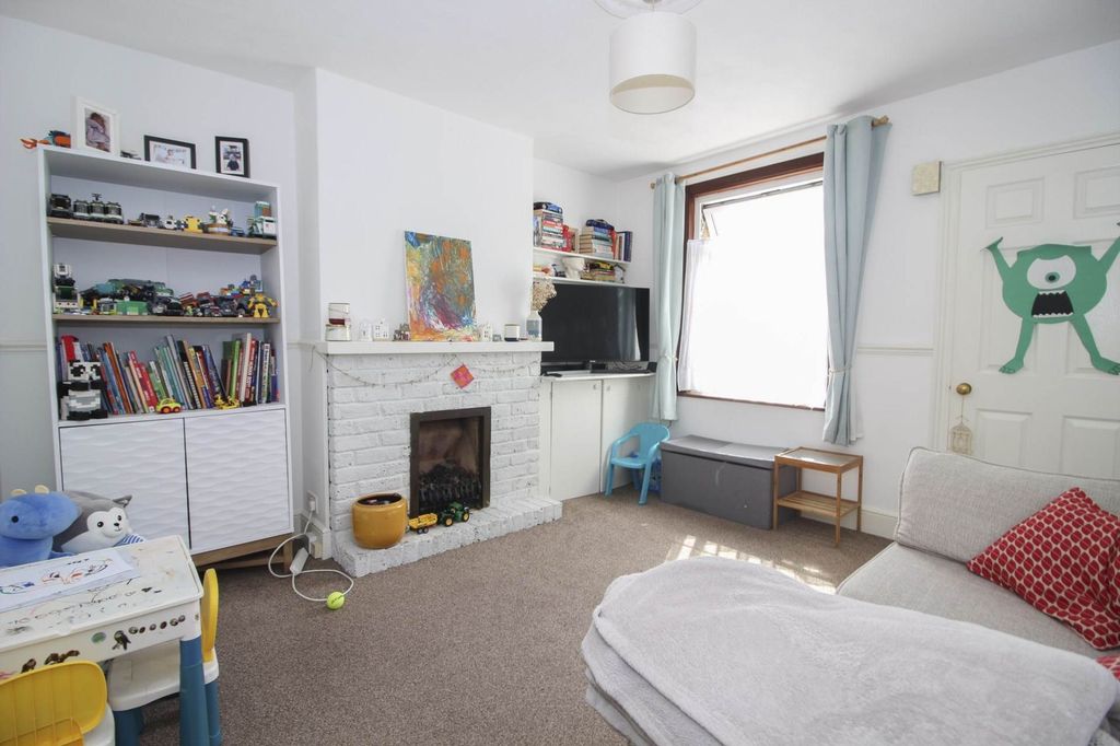 Property photo 2 of 17