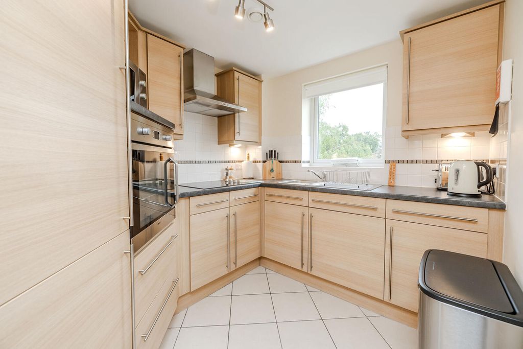 Property photo 3 of 9 Kitchen