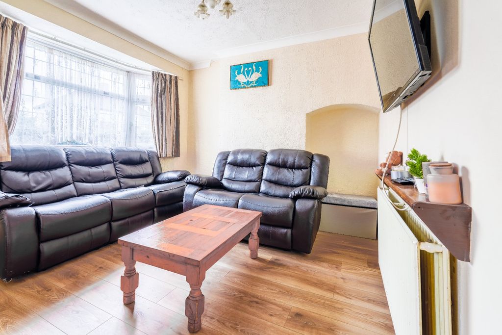 Property photo 2 of 14 4394972