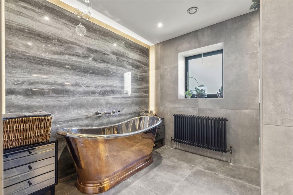 Property photo 3 of 48 Bathroom