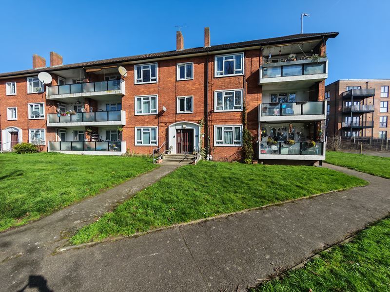 Property photo 1 of 9 Photo 8