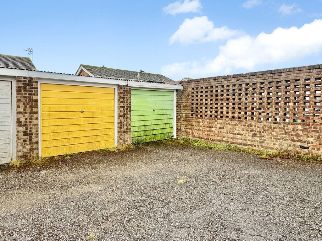 Property photo 1 of 2 Lynwood