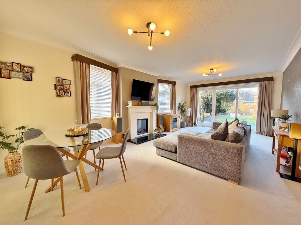 Property photo 3 of 28