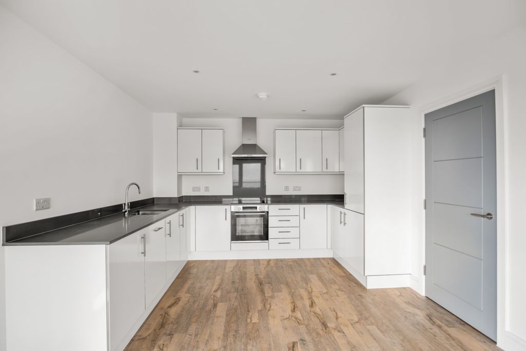 Property photo 2 of 8 Kitchen