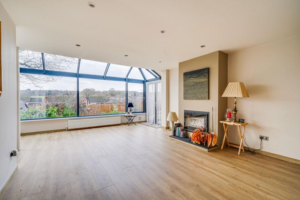 Property photo 2 of 25