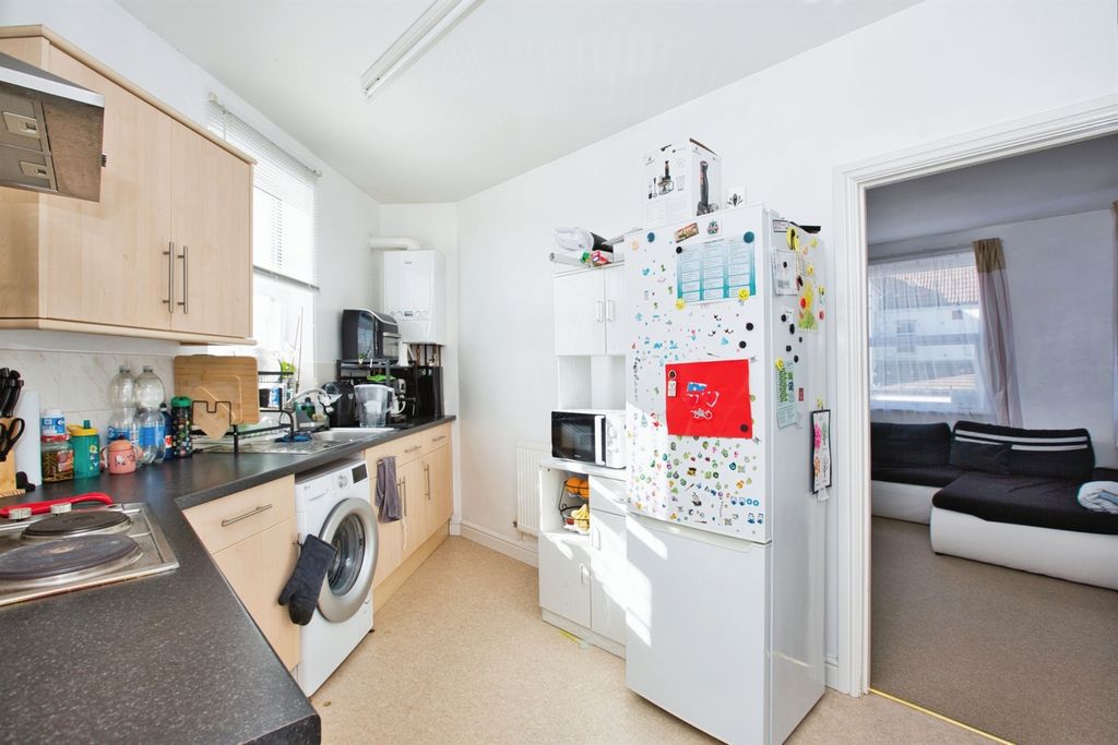 Property photo 3 of 14