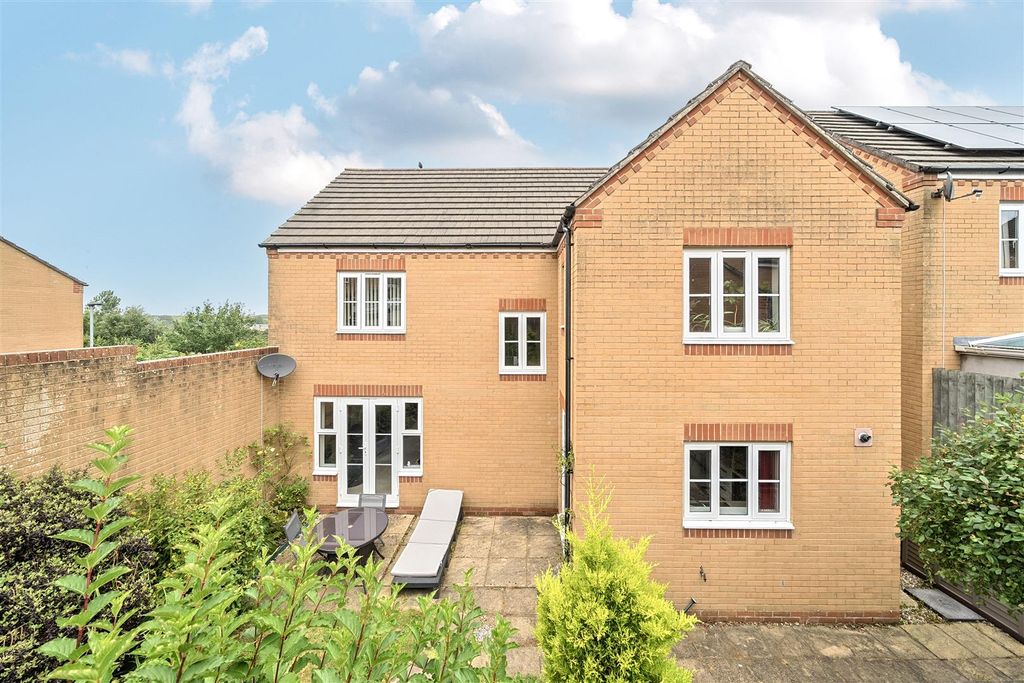 Property photo 2 of 21