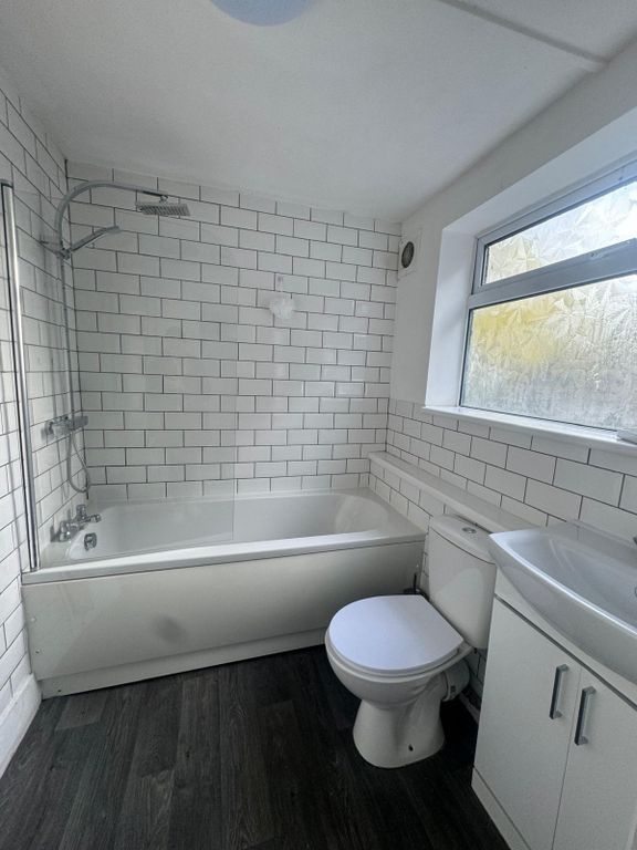 Property photo 1 of 9 Photo 0