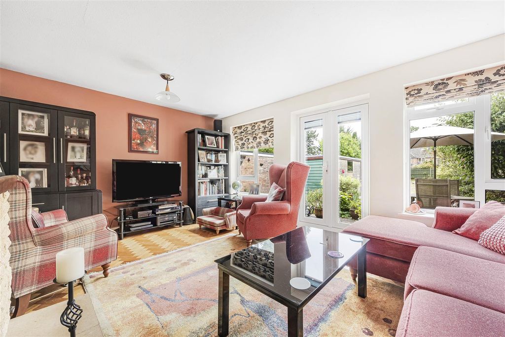 Property photo 2 of 27