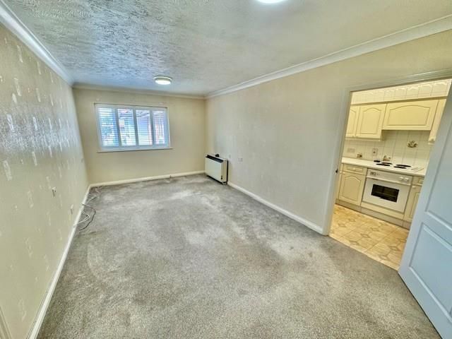 Property photo 2 of 22 Living Room