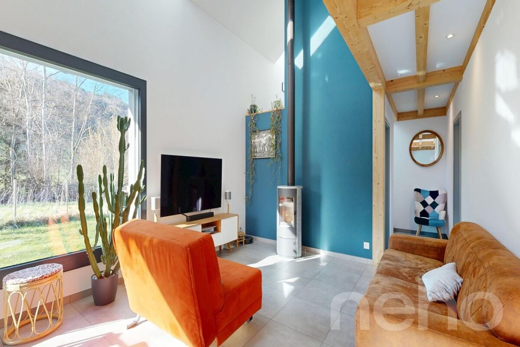 Property photo 2 of 12