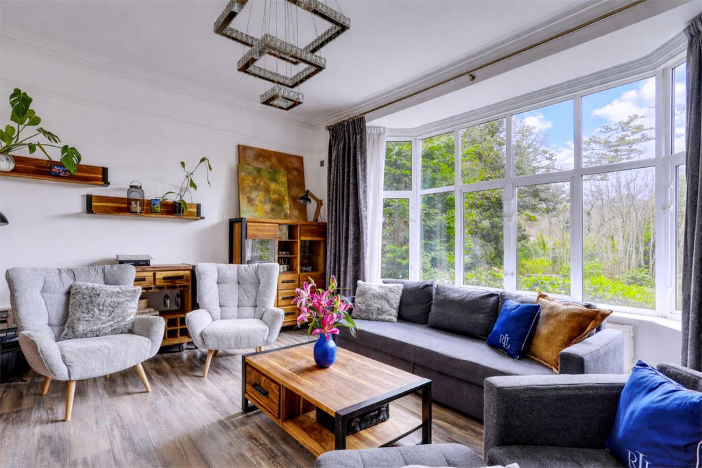 Property photo 2 of 21