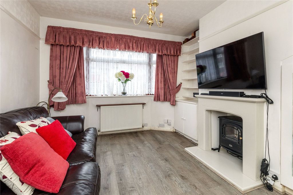 Property photo 2 of 12 Picture No. 18