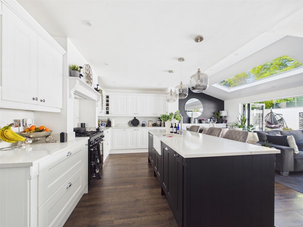 Property photo 3 of 36 Cam01563G0-Pr0237-Still008.Jpg