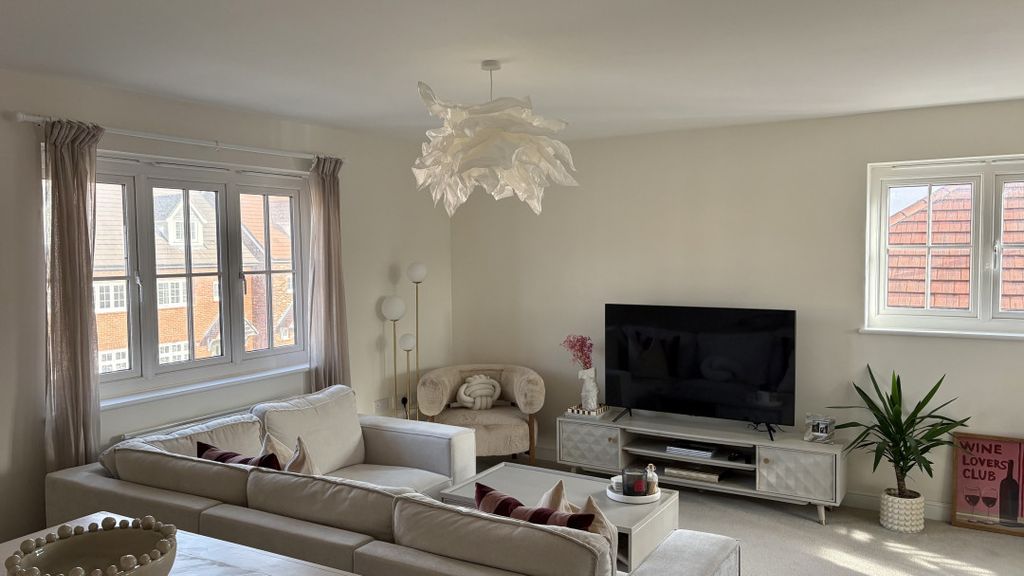 Additional image 4 of 2 bed flat for saleSparrow Gardens, Liphook GU30