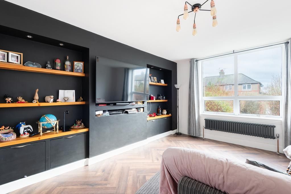 Property photo 3 of 17 Lev1425Pem Lounge.Jpg