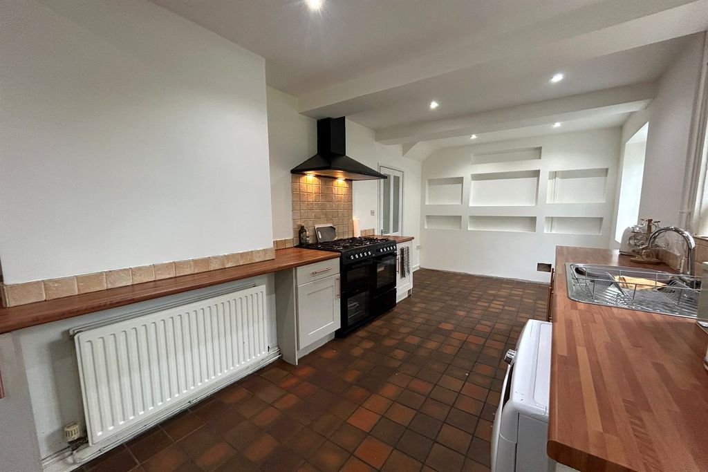 Property photo 3 of 13 Kitchen
